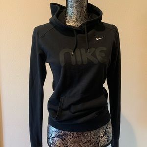 Nike Workout Pullover Hoodie in Black